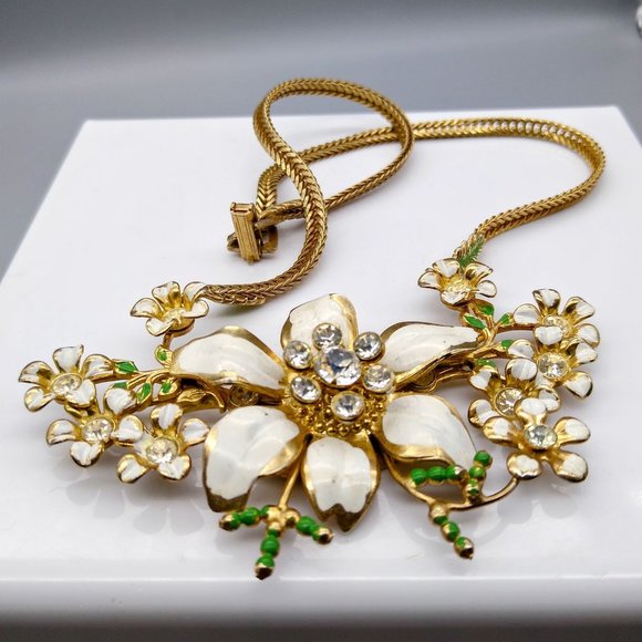 Vintage White Flowers Statement Choker, Gold Tone Chain Necklace with Enamel and - Picture 6 of 7